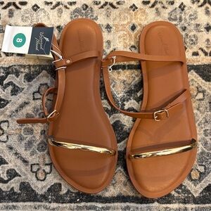 Universal Thread Tan Sandals with Gold Detail